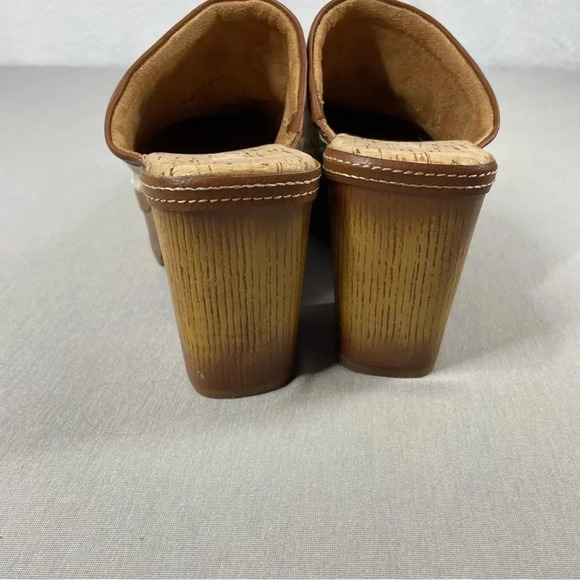 Kork’s Lori Embroidered Fabric Combo Clogs - Picture 3 of 6